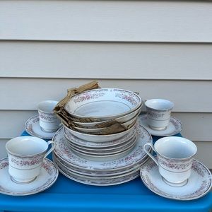 Pearl Donna 20 piece Fine China Dinner Set Service for 4